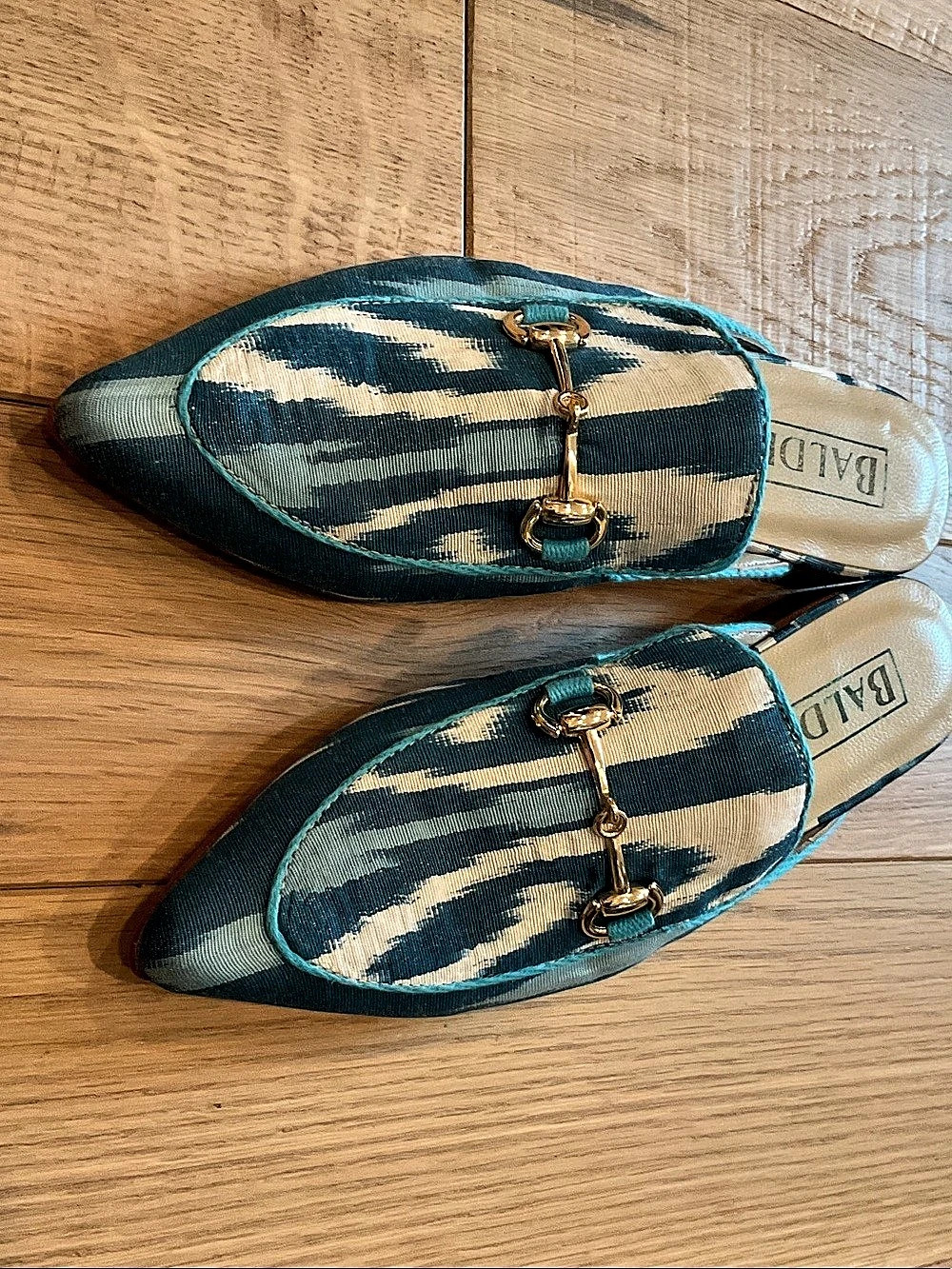 Baldiz Pointed Toe Flats in Blue & Cream New